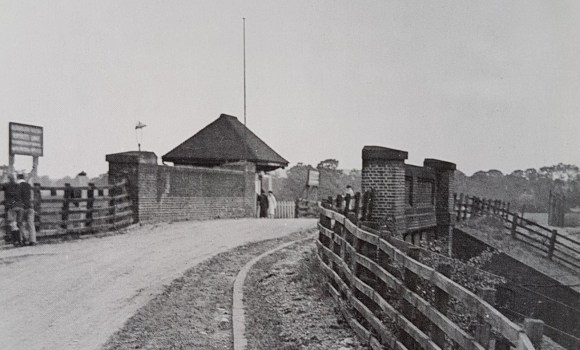 Rayners Lane ticket office